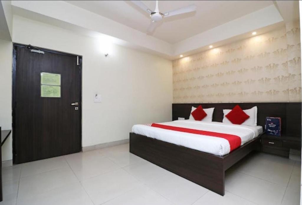 Shelter Hotel Lucknow Exterior foto