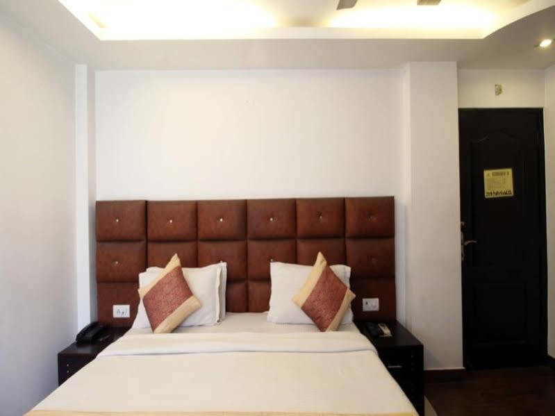 Shelter Hotel Lucknow Exterior foto